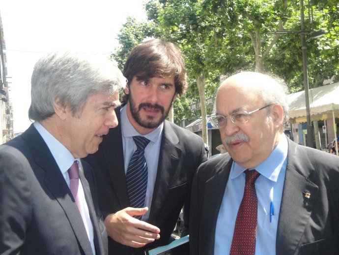 El Presidente De Renta 4 Banco, Juan Carlos Ureta, Y El Conseller A.Mas-Colell