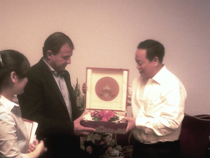 El Conselleiro Guerra Con Las Autoridades De Luoyang (China)