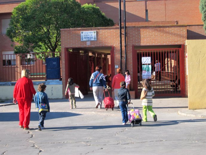 Entrada Colegio , Niños