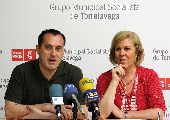 Pedro Aguirre Y Blanca Rosa Gómez Morante, En Rueda De Prensa