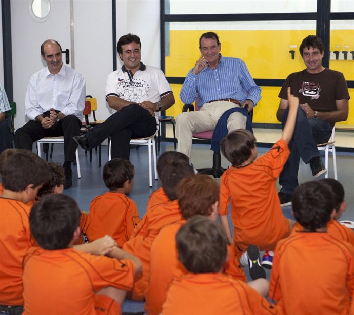 El Alcalde Con El Concejal De Deportes Y Los Organizadores Del Campus