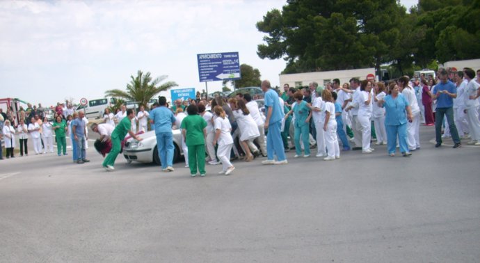 Atropello A Manifestantes Del Hospital De Puerto Reral 
