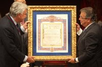 Felipe González, "emocionado por reencontrarse" con su ciudad, agradece que haya llegado el "momento" de su galardón