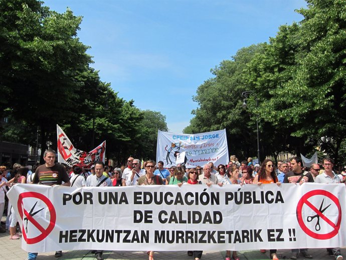 Manifestación Con Motivo De La Segunda Jornada De Huelga En Educación.