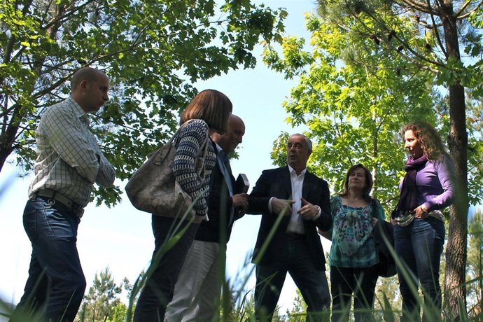 Pachi Vázquez (Psdeg) Visita Una Explotación En Forcarei