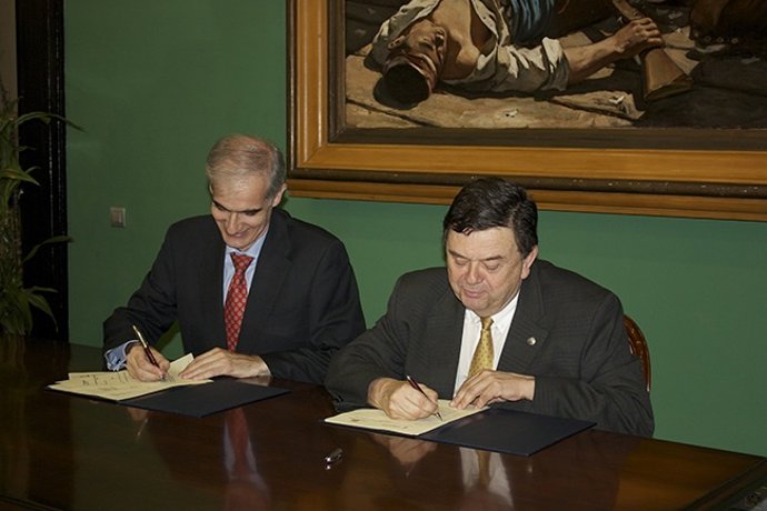 Juan María Pemán Y Manuel López, Durante La Firma Del Convenio