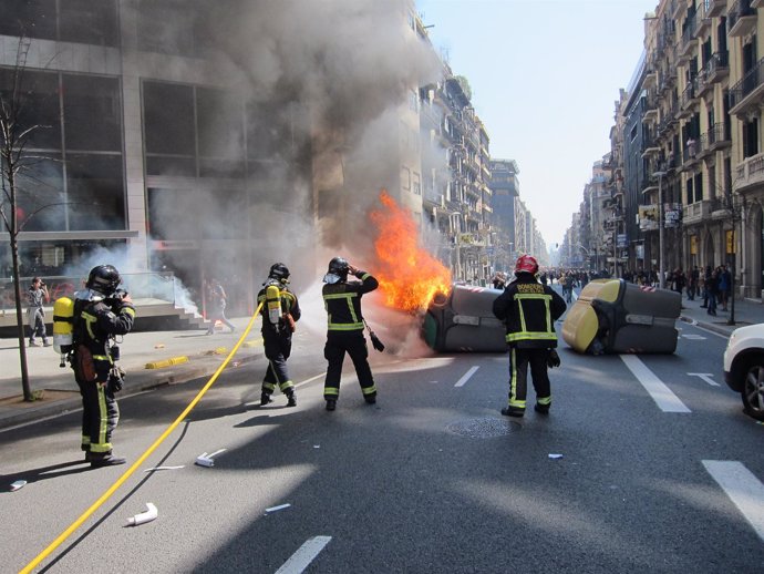 Arde Un Contenedor Durante La Huelga 29M