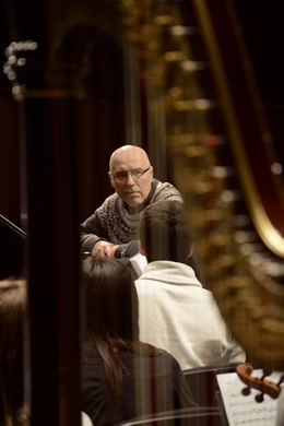 Michael Thomas Dirige La Orquesta Bética De Cámara