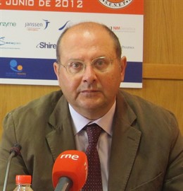 El Jefe Del Servicio De Pediatría De Valdecilla, Lino Álvarez