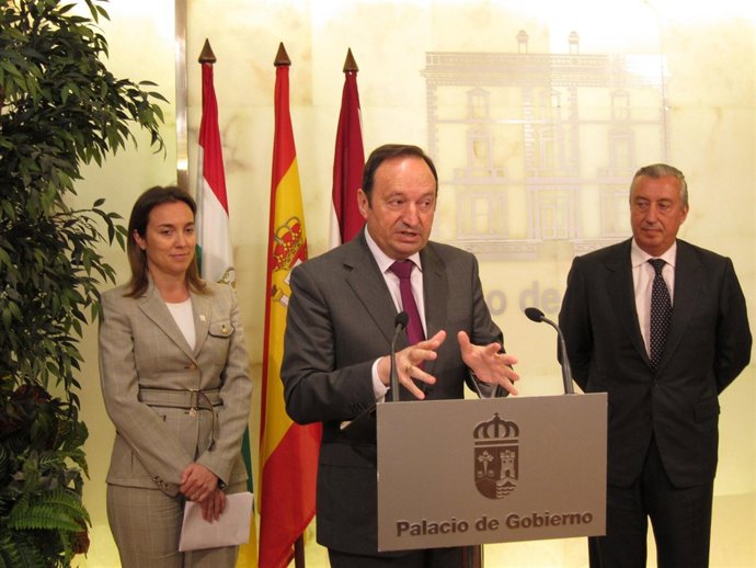 Pedro Sanz, Presidente Gobierno, Cuca Gamarra, Alcaldesa Y Julio Gómez, Pte Renf