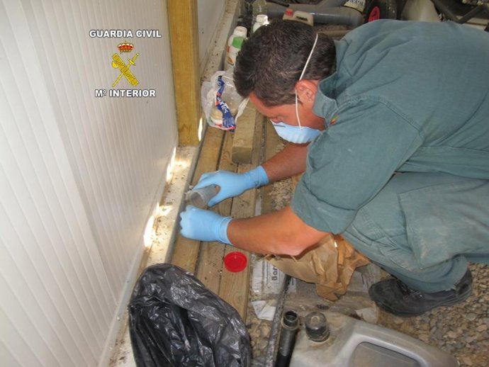 Uno De Los Agentes Durante La Investigación 