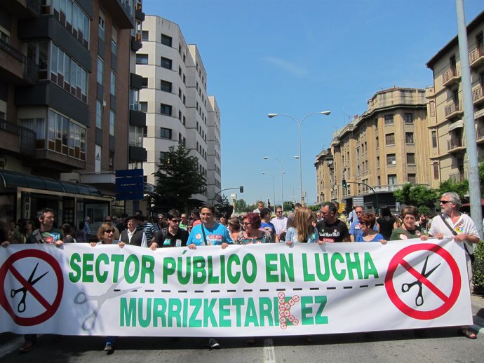 Manifestación En Pamplona Contra Los Recortes En Los Servicios Públicos