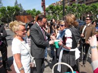 Sanz agradece el esfuerzo de la Asociación del Cáncer por "paliar" el "sufrimiento" de quienes padecen la enfermedad