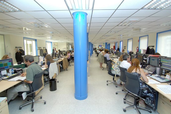 Oficina, gente trabajando