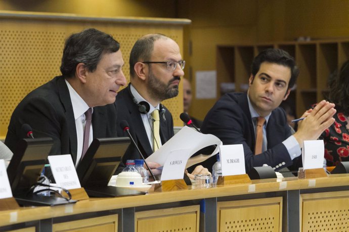 Pablo Zalba (D) Y Mario Draghi (I).
