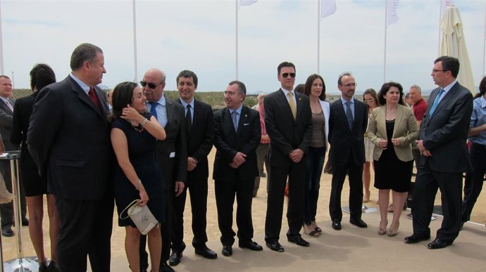 La Alcaldesa De Totana, Segunda Por La Izquierda, En La Primera Piedra Paramount