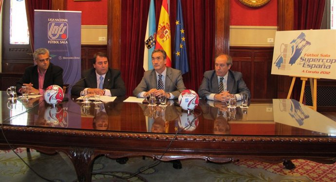 Javier Lozano, firma acuerdo Supercopa A Coruña