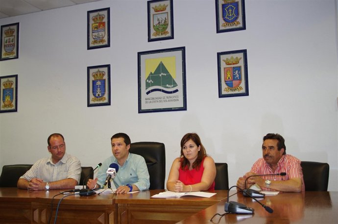 Óscar Medina y Natacha Rivas, en rueda de prensa