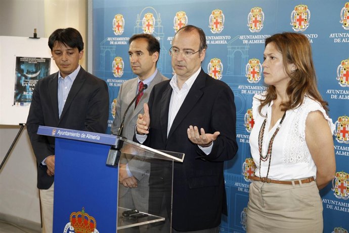 El Alcalde Presenta La 'Noche En Blanco' Que Se Celebra El 8 De Junio