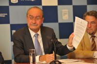 Ayuntamiento se muestra "flexible" con Torremolinos, pero si no se concreta el pago de deuda, acudirá al juzgado