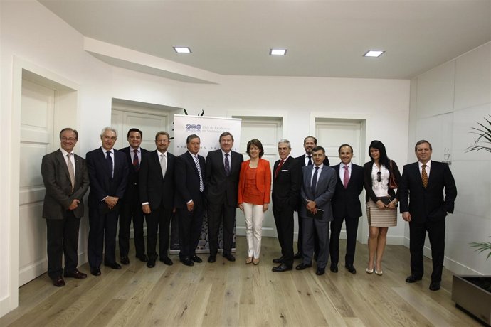  Barcina Con Miembros Del Club De Excelencia En Sostenibilidad. 