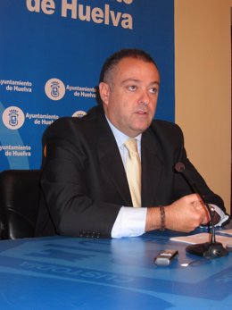 El Teniente Alcalde De Economía, Juan Carlos Adame. 