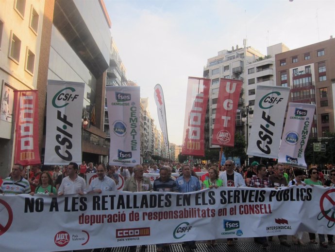 Cabecera De La Manifestación Contra Los Recortes En Servicios Públicos