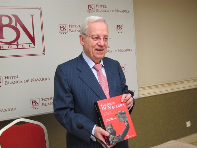 Jaime Ignacio Del Burgo En La Presentación De Su Libro 'Historia De Navarra'