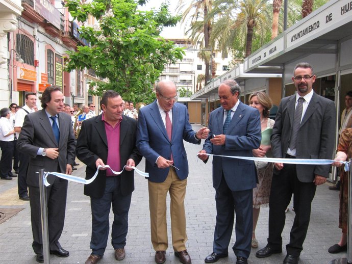 El Alcalde De Huelva, Pedro Rodríguez, Junto A Antonio Ponce. 