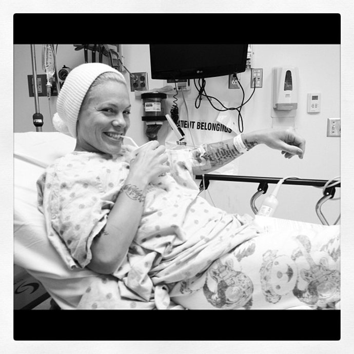 Pink en el hospital por gastroentiritis