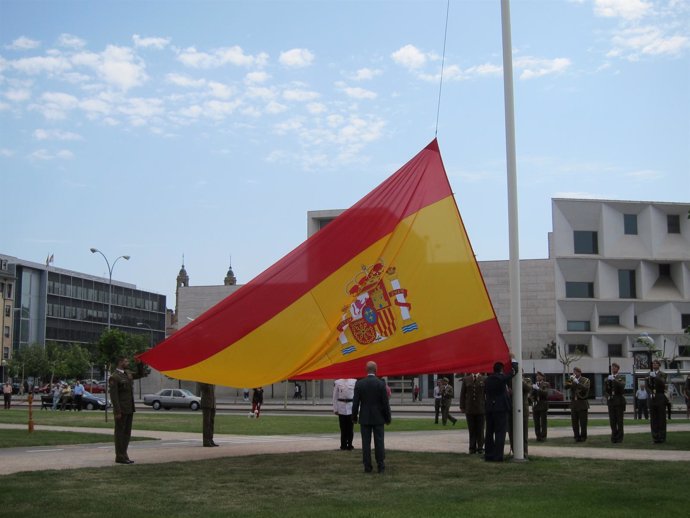 Izado De La Bandera En León