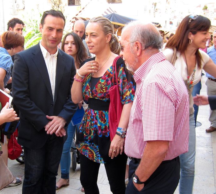 Sonia Castedo Y Varios Representantes Del Gobierno Local