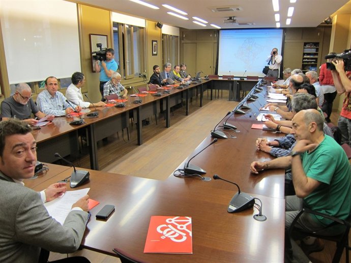Reunión De Jiménez Con Representantes De Las Asociaciones.