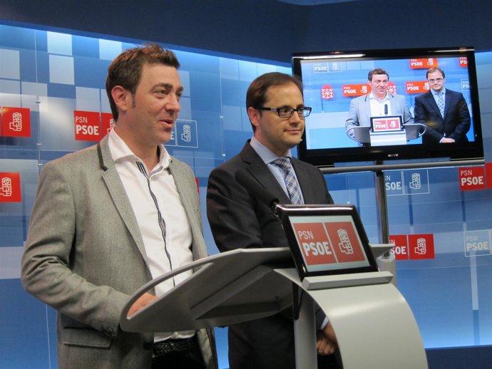 Los Socialistas Roberto Jiménez Y  César Luena.