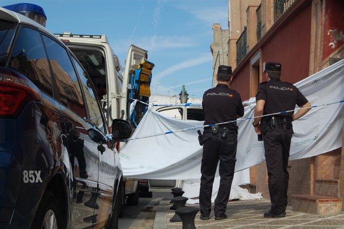 Agentes Custodian La Escena Del Crimen.