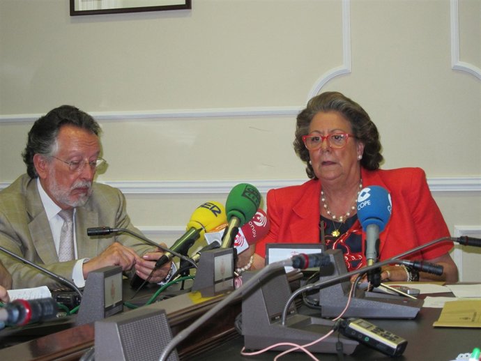 Barberá Junto A Grau En La Rueda De Prensa De La Junta De Gobierno