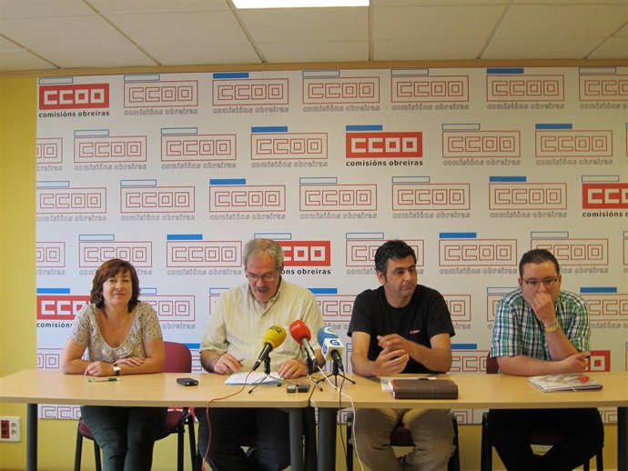 Sánchez Aguión, Segundo Por La Izquierda, Durante La Rueda De Prensa