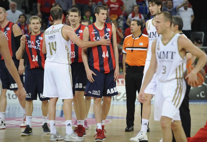 Polémica En El Caja Laboral - Real Madrid  