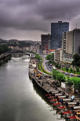 Vista De Bilbao Y Sus Muelles