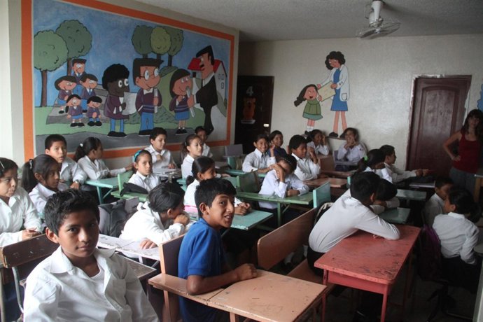 Niños En La Casa Solidaria De La Asociación Manabí