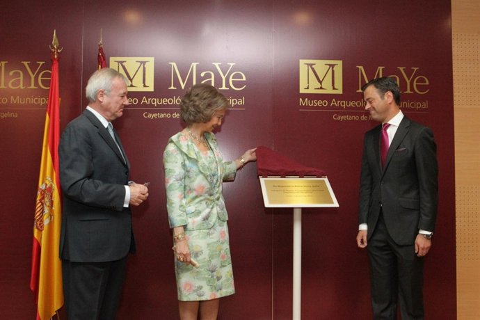 Valcárcel, Su Majestad La Reina Doña Sofía Y Ortuño