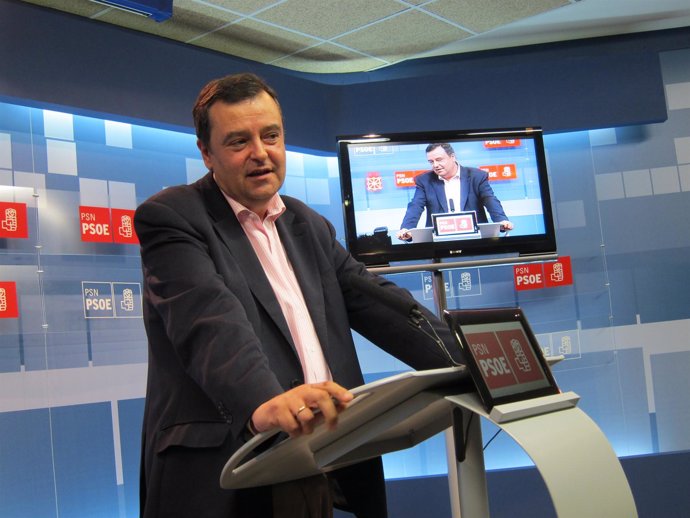 El Portavoz Parlamentario Del PSN, Juan José Lizarbe.