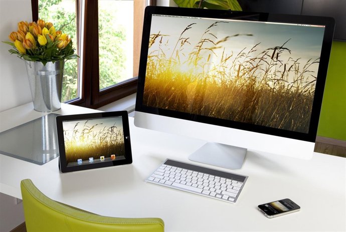 Teclado Inalámbrico De Logitech Wireless Solar Keyboard K760