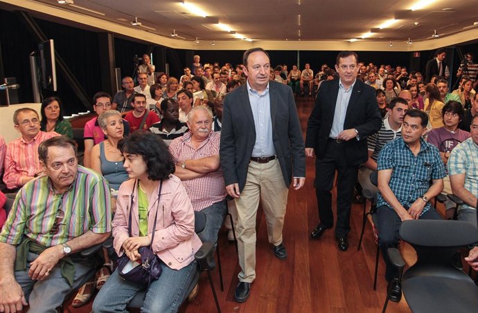 Sanz Durante La Entrega De Los Certificados De Profesionalidad