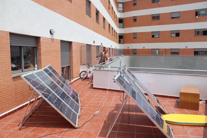 Placas Solares En El Edificio Ocupado De San Lázaro