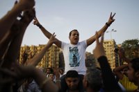 Decenas de jóvenes egipcios asaltan la sede electoral de un candidato