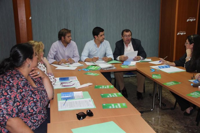 El Parlamentario Andaluz Del PP Por Huelva Alberto Fernández En Un Foro De Sanid