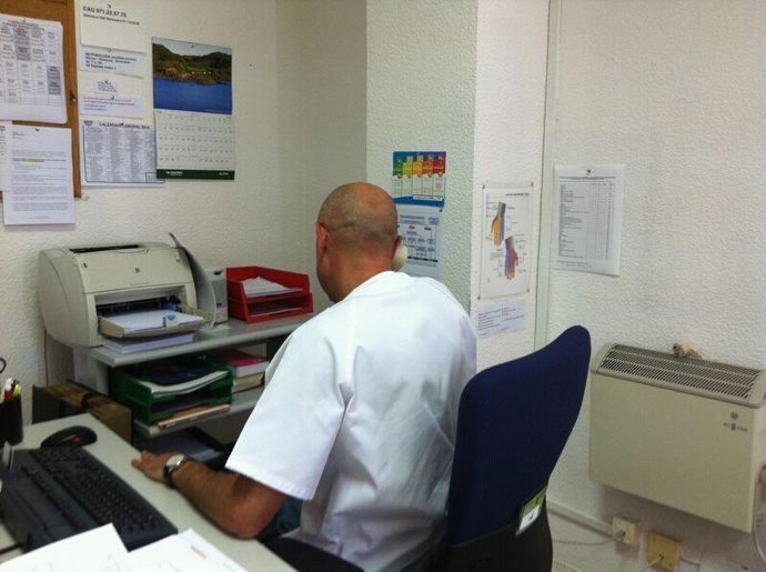 Un Médico Residente En Un Centro De Salud De  Palma 