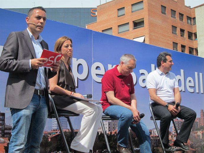 Carme Chacón, Pere Navarro Y Manuel Bustos Durante El Acto En Sabadell