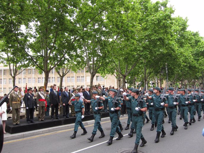 Desfile Militar Por Avenida De La Paz
